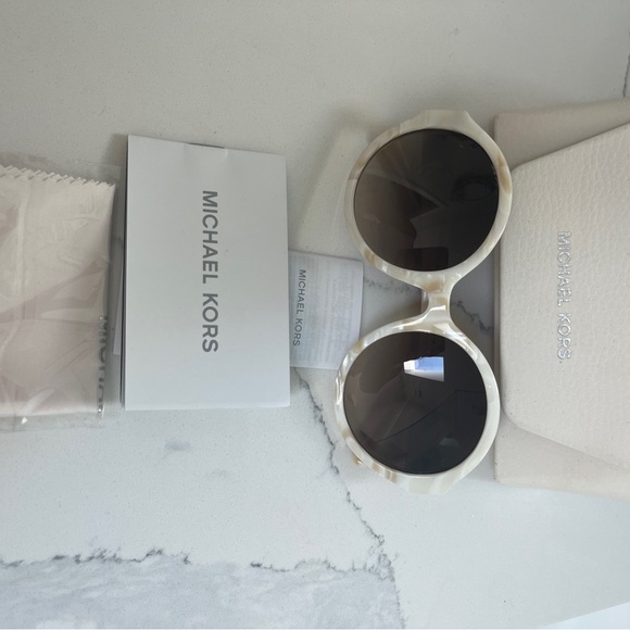 Michael Kors Sunglasses - Picture 4 of 4